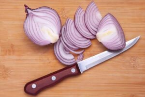 How Raw Onion Can Help Boost Immunity and Fight Common Illnesses in Nigeria
